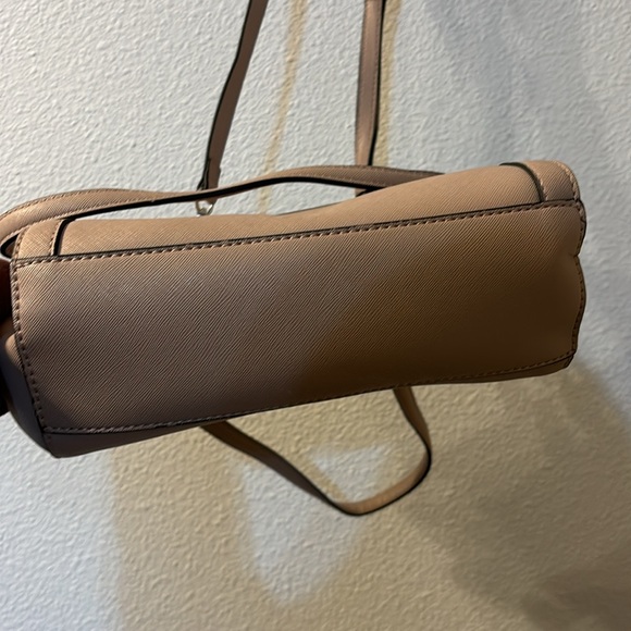 Guess pink shoulder bag with crossbody strap and matching wallet - Picture 3 of 10